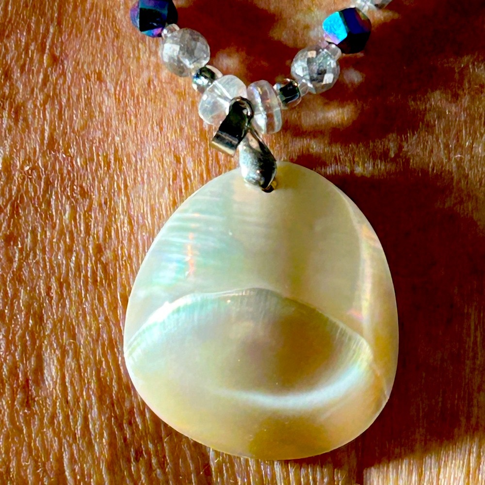 Elegant White Shell Pendant Necklace